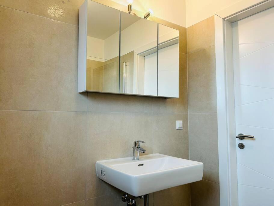 Sunny Modern Apartment With Balcony - Free Parking 비엔나 외부 사진